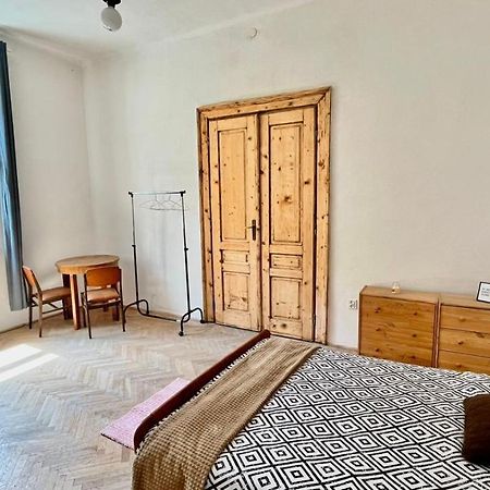Nice Bedroom Near The Bus And Train Station Kraków Eksteriør billede