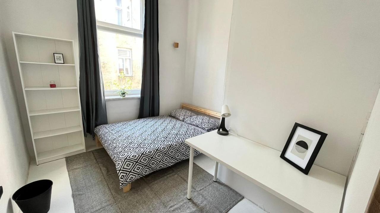 Nice Bedroom Near The Bus And Train Station Kraków Eksteriør billede