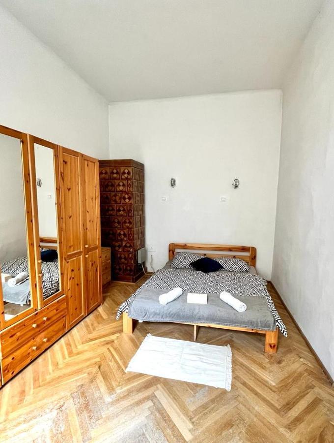 Nice Bedroom Near The Bus And Train Station Kraków Eksteriør billede