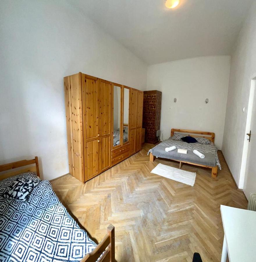 Nice Bedroom Near The Bus And Train Station Kraków Eksteriør billede