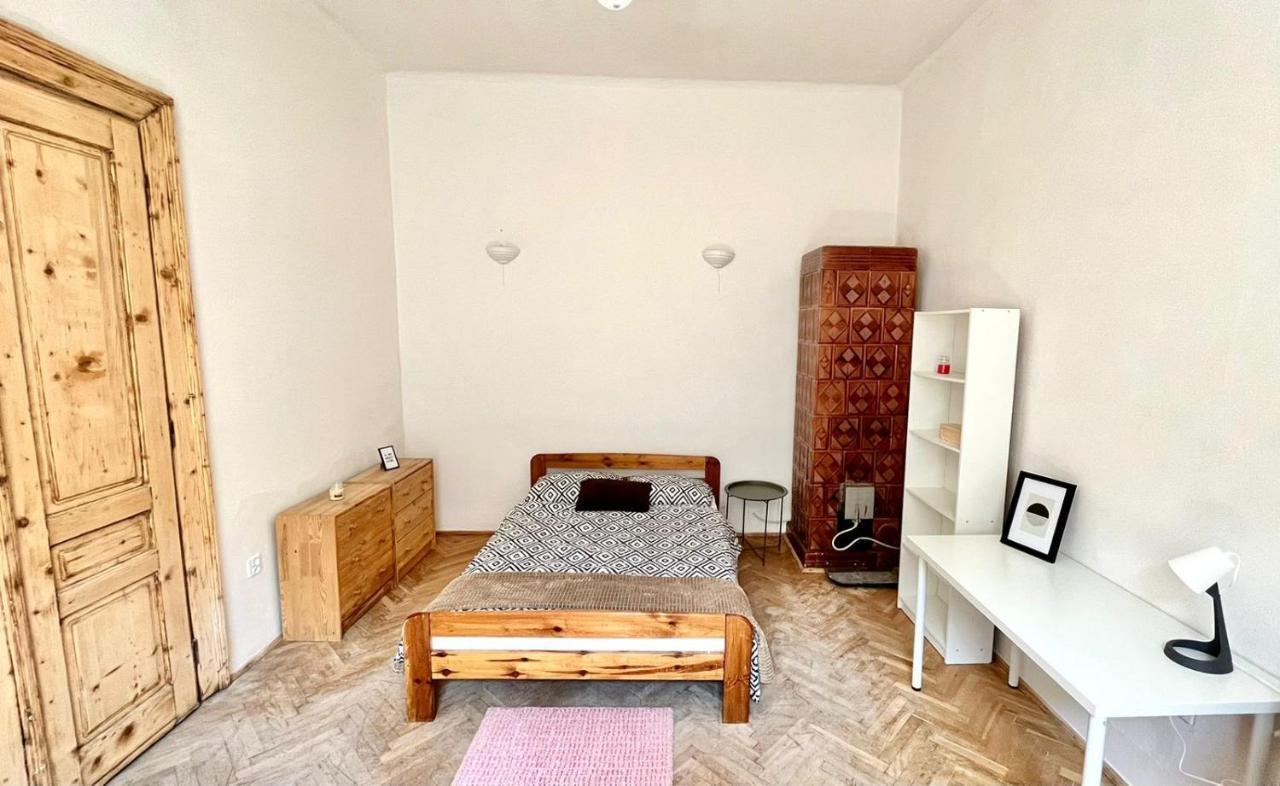 Nice Bedroom Near The Bus And Train Station Kraków Eksteriør billede