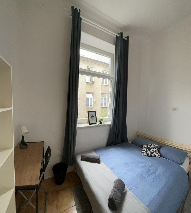 Nice Bedroom Near The Bus And Train Station Kraków Eksteriør billede