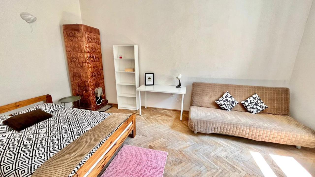 Nice Bedroom Near The Bus And Train Station Kraków Eksteriør billede